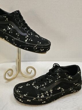 Vans Black Low-Top Floral Skate Sneakers